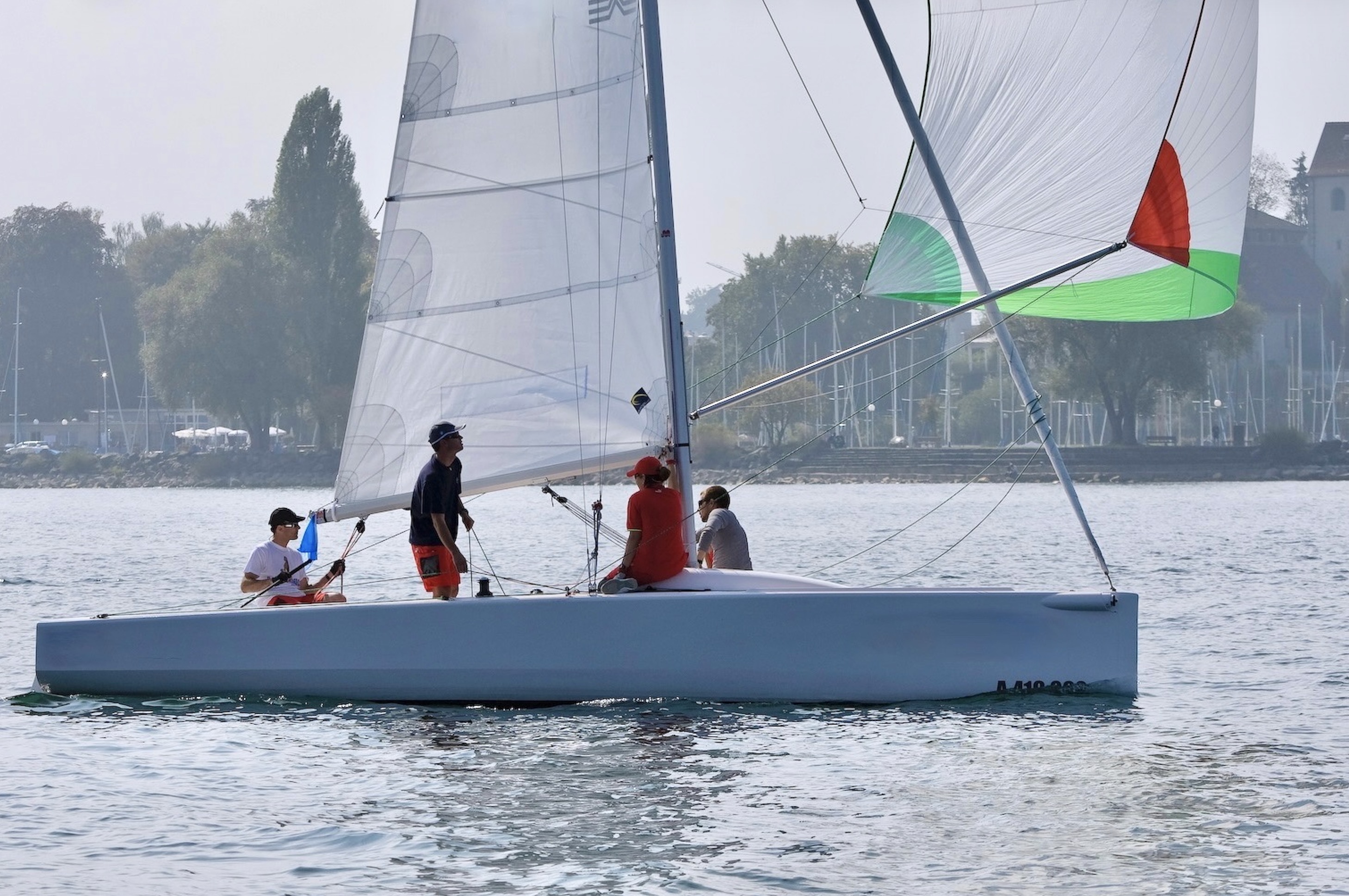 Großbaum am Großsegel, Spinnakerbaum am Spinnaker.
