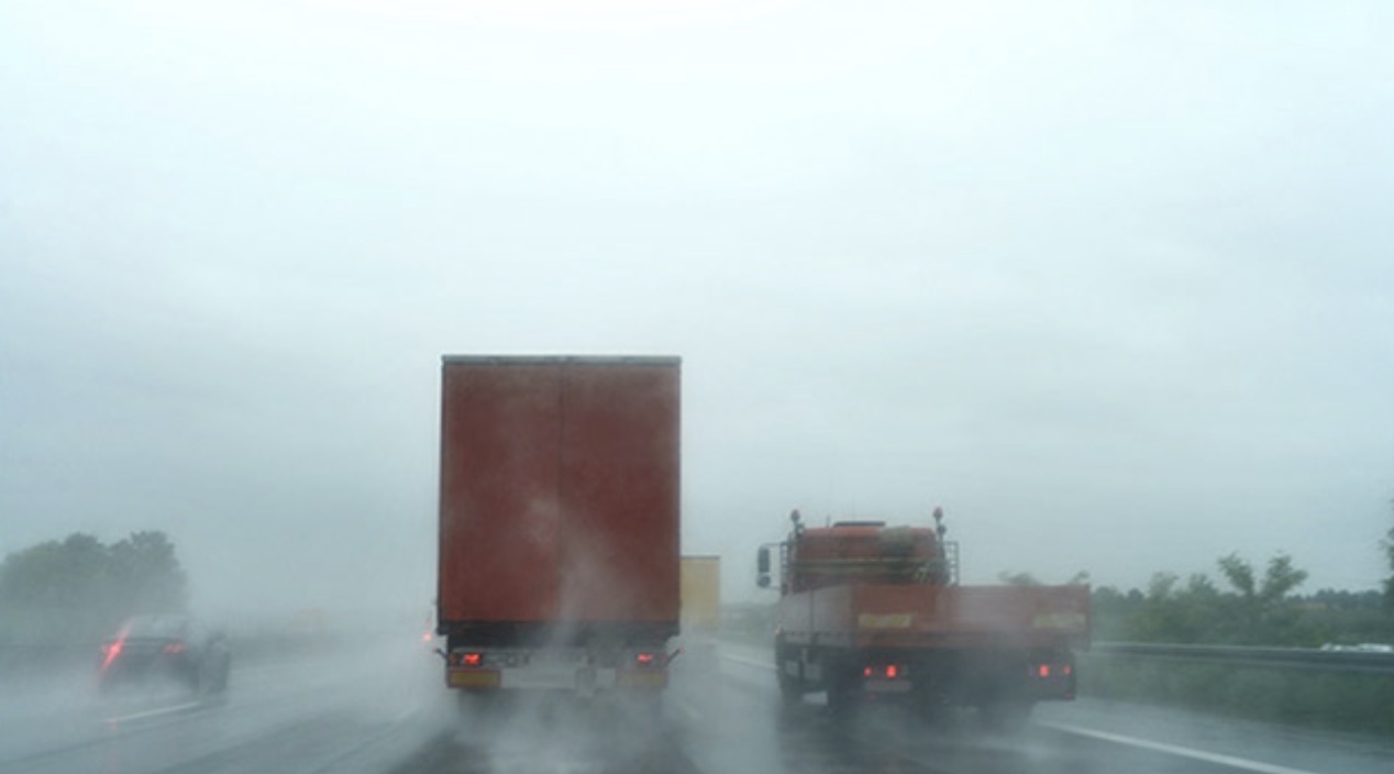 Mischungsnebel entsteht beim Durchzug einer Warmfront.